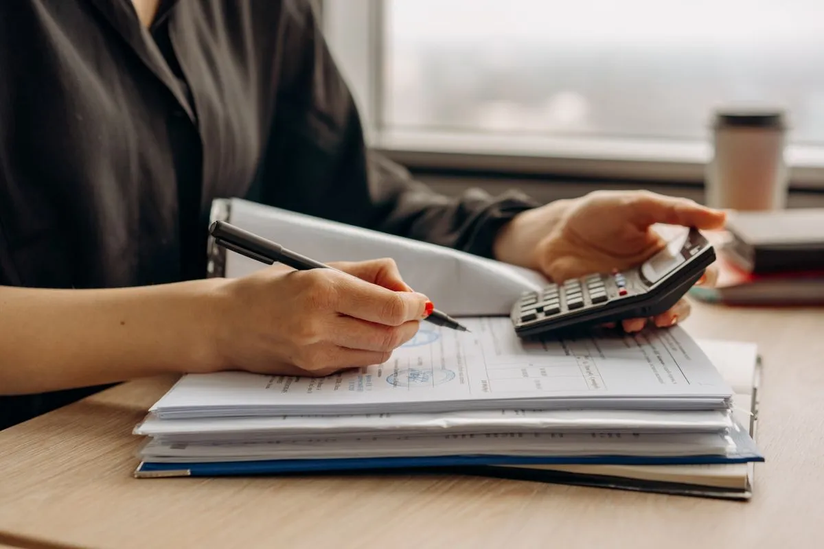 Calculating the monthly payment on a $2,000 loan in Canada