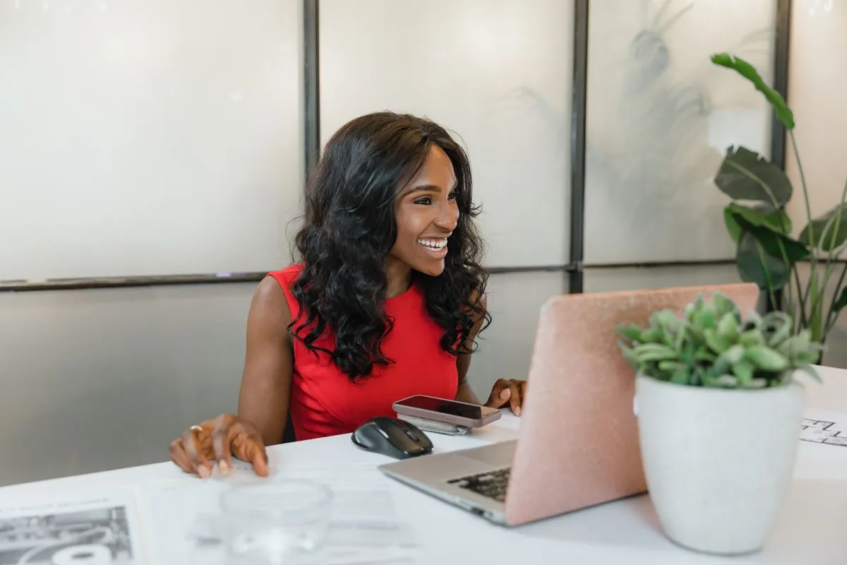 Woman applying online for a $2,000 loan in Canada