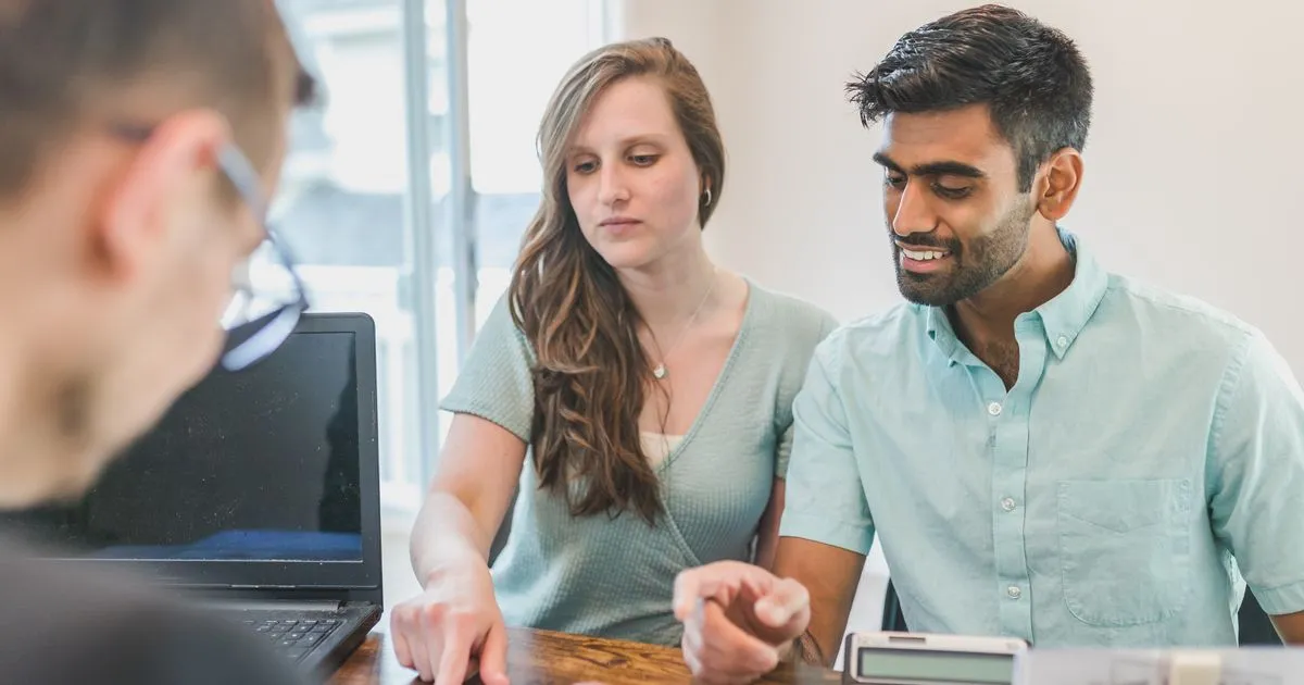 Couple comparing a $3,000 loan in Canada with an advisor