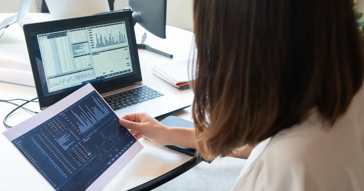 Woman comparing 5000 loan Canada options and rates on a laptop