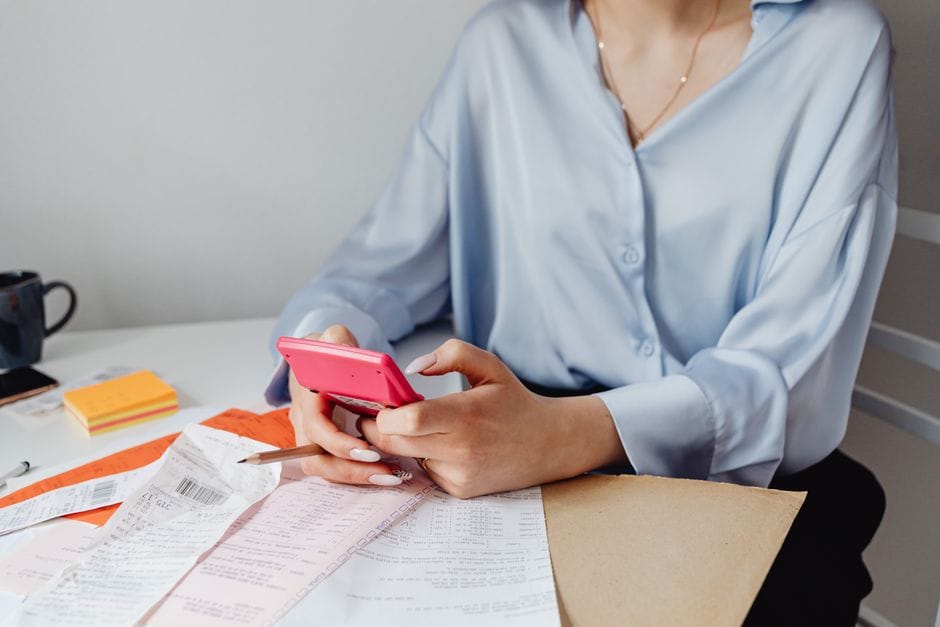 Budgeting to rebuild credit with on-time payments - Canada
