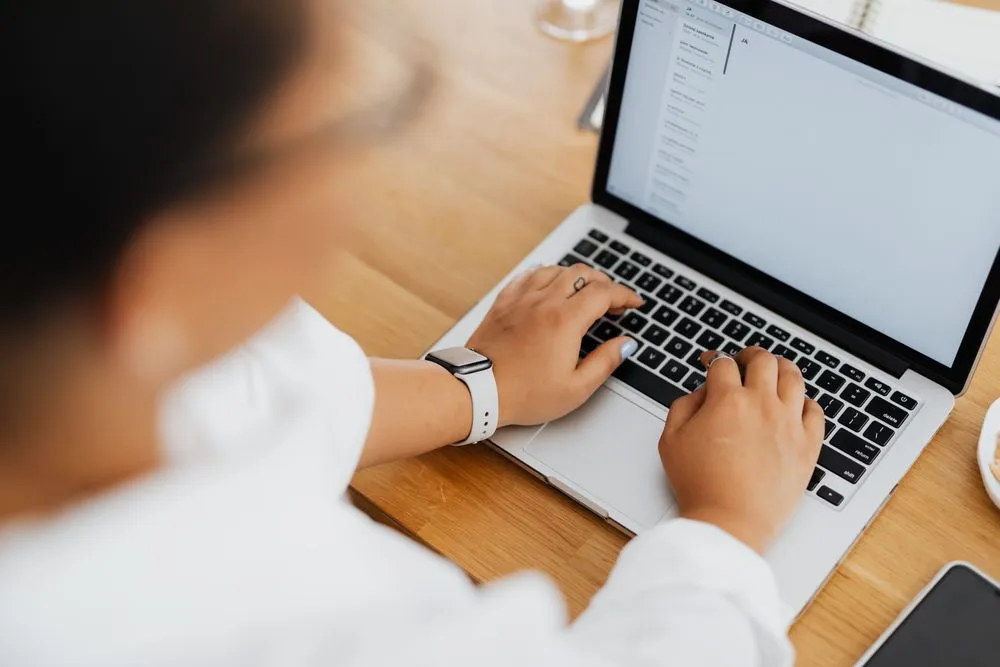 Writing an email to contact WizardLoans support
