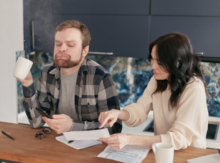 Couple budgeting installment payments at home - Canada