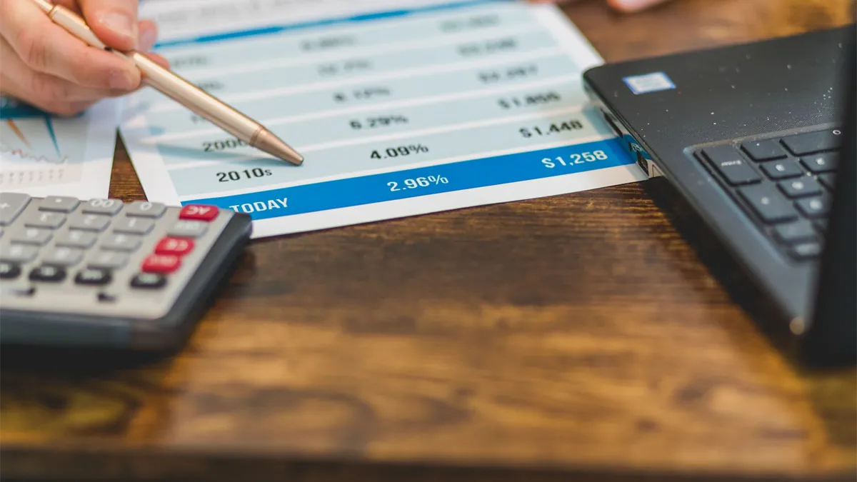 Comparing APRs and monthly payments on a low-interest personal loan in Canada