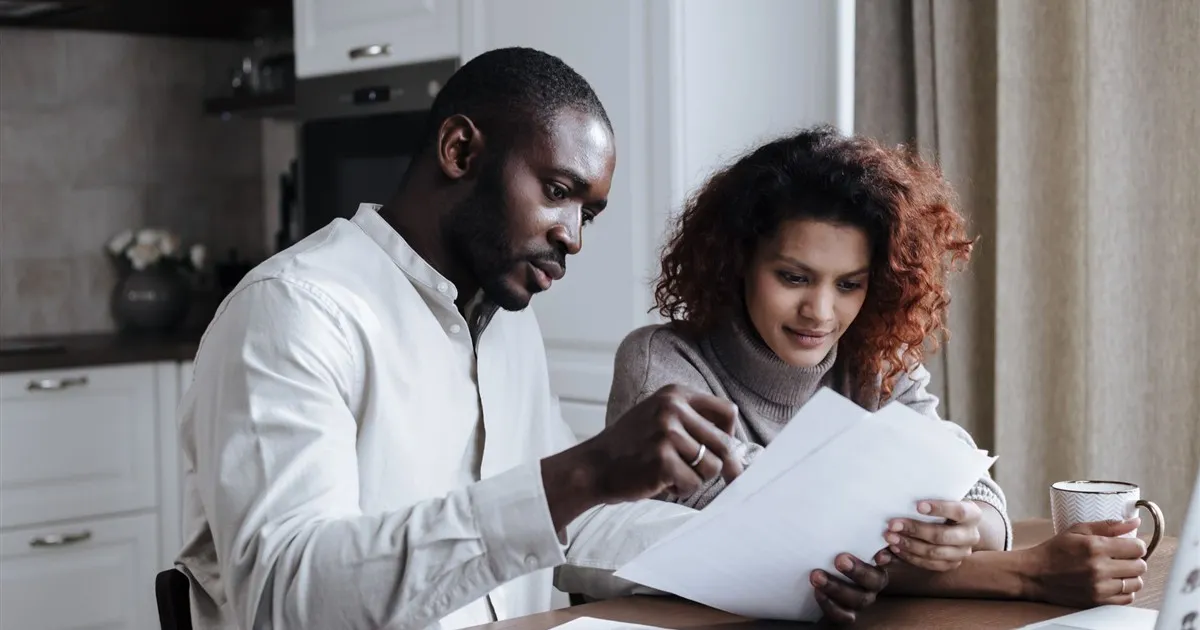 Canadian couple comparing a 2500 loan on a laptop at home