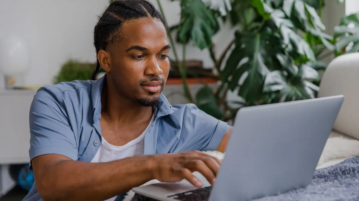 Man applying online for a $4000 loan in Canada from home