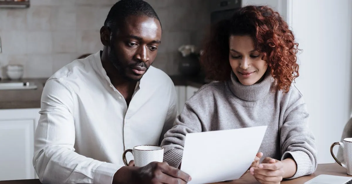 Couple reviewing 500 loan Canada offers at their kitchen table