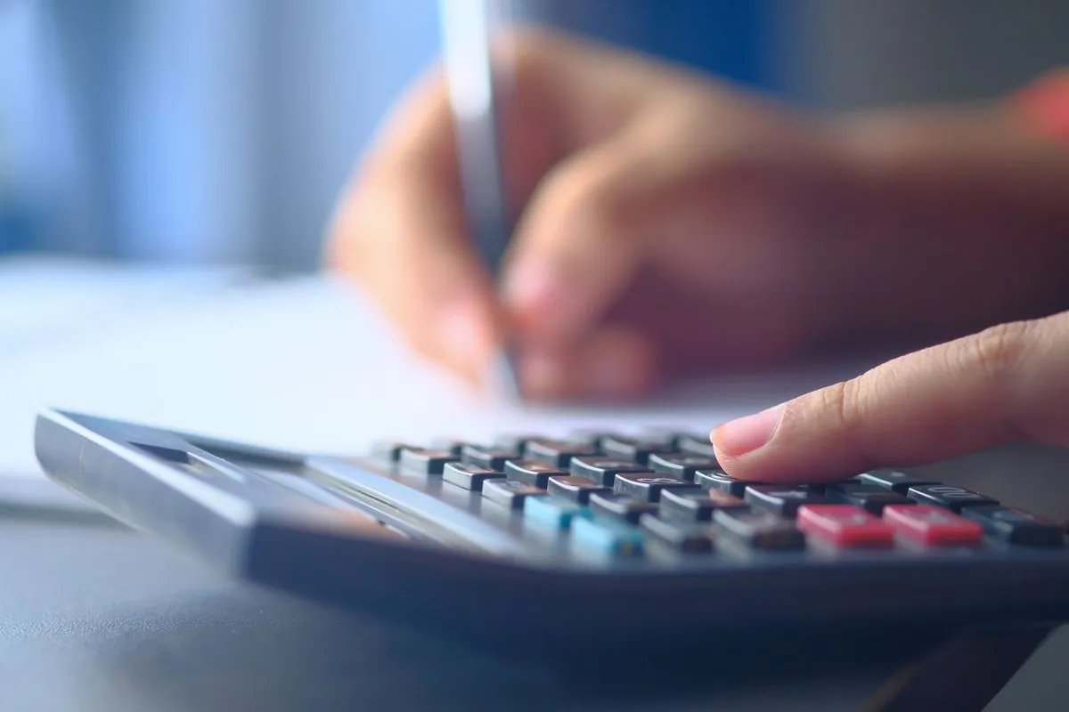 Working out monthly payments on a $500 loan with a calculator