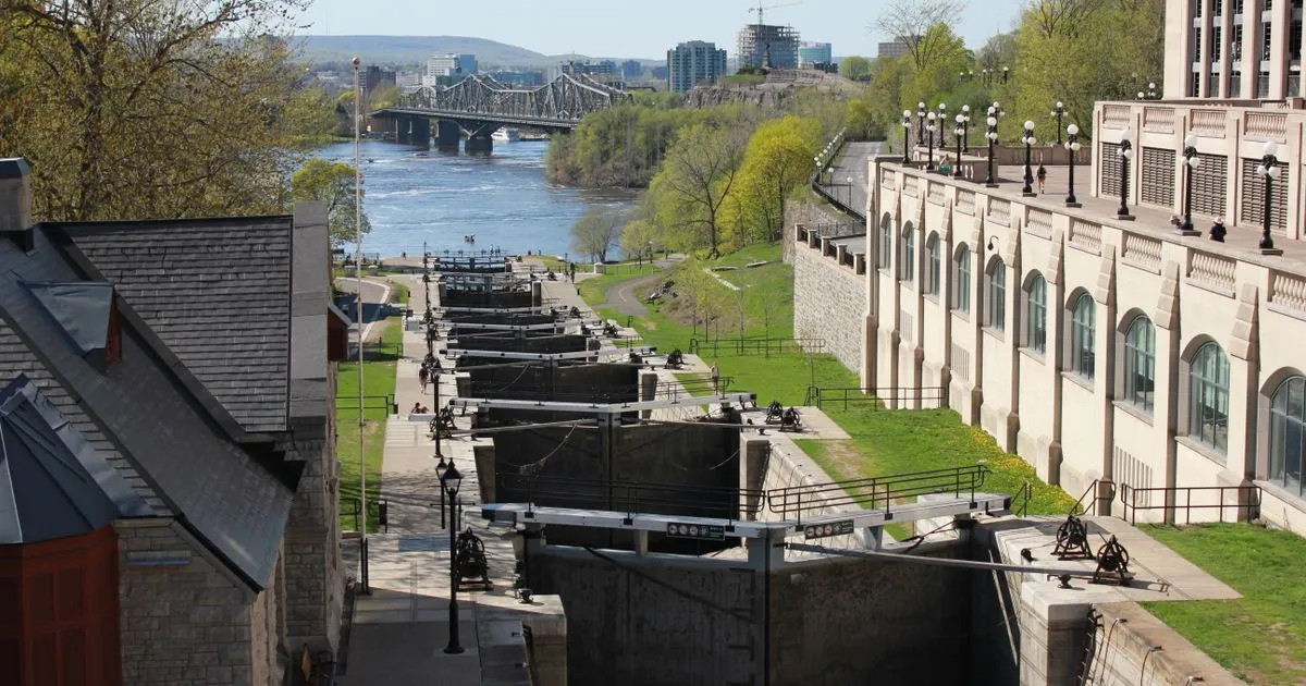 Rideau Canal locks in Ottawa - installment loans Ottawa borrowers compare online